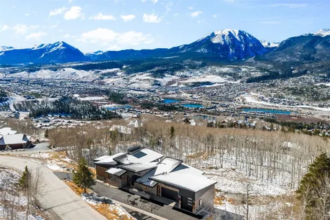 a view of a lake with houses