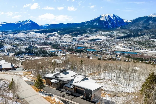 a view of a lake with houses