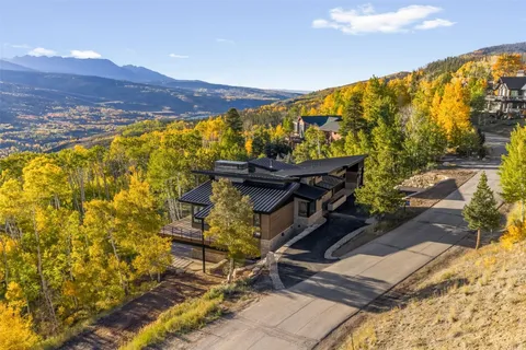 a view of an outdoor space