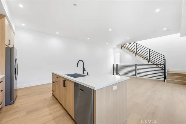 $4,250 | 6554 Balboa Boulevard, Lake Balboa, CA 91406