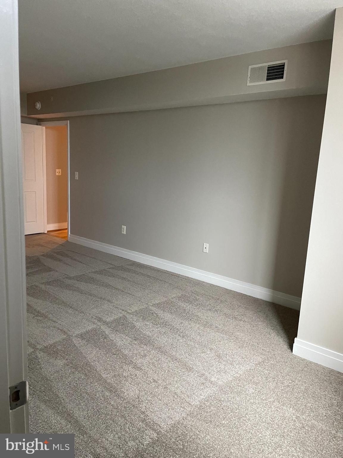 414 Water Street, Unit 2015 Baltimore, MD 21202 - Photo 18 of 30 Primary Bedroom