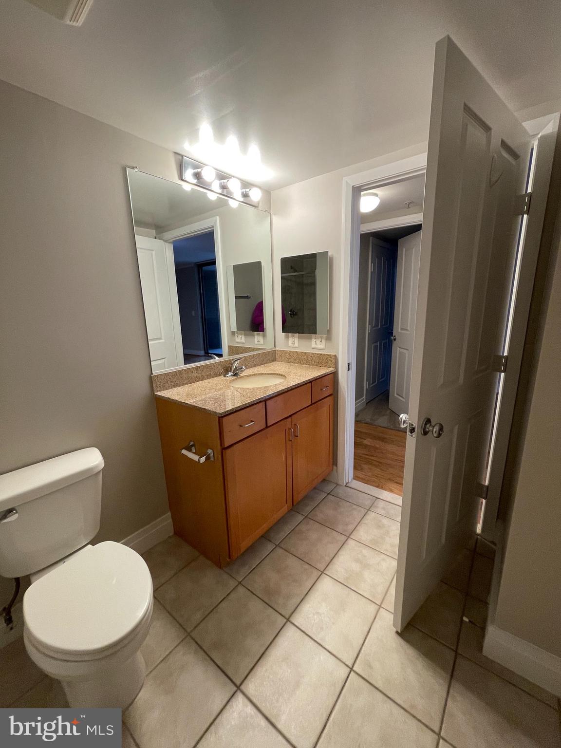414 Water Street, Unit 2015 Baltimore, MD 21202 - Photo 7 of 30 Good-sized bathroom for 2nd bedroom and guests