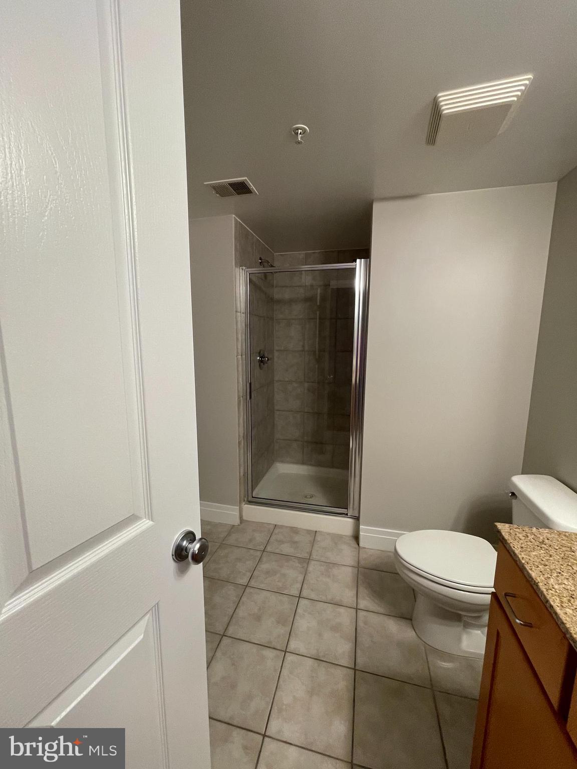 414 Water Street, Unit 2015 Baltimore, MD 21202 - Photo 8 of 30 Good-sized bathroom for 2nd bedroom and guests
