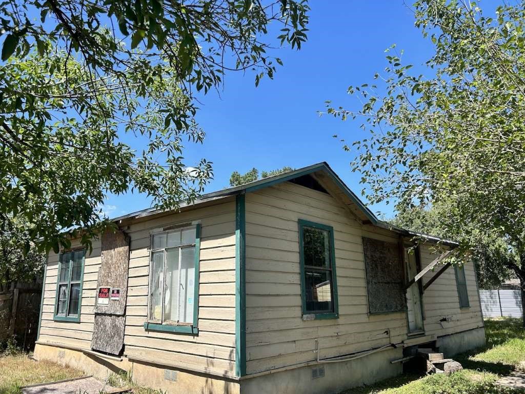 1443 Saenz San Antonio, TX 78214 - Photo 13 of 14