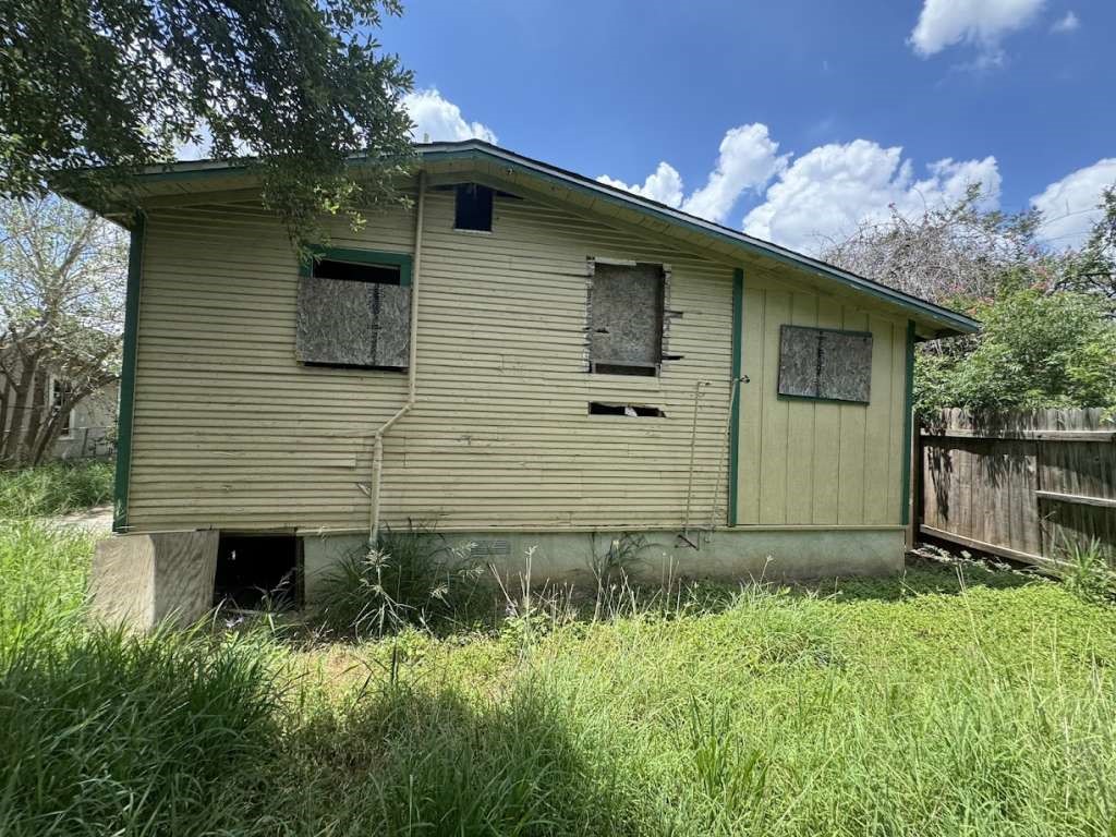 1443 Saenz San Antonio, TX 78214 - Photo 2 of 14