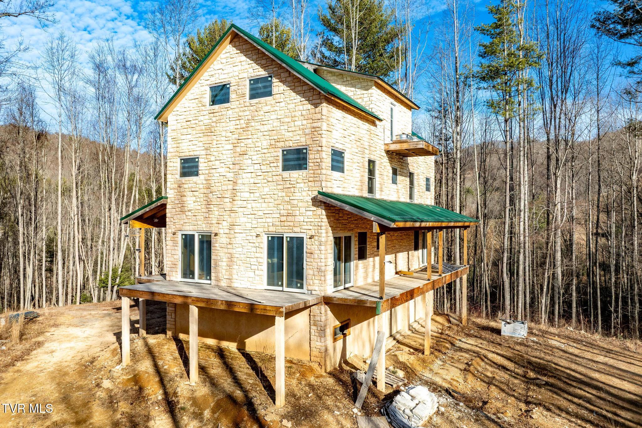 324 Allen Snyder Road Trade, TN 37691 - Photo 9 of 40 324 Allen Snyder Rd (24 of 80)