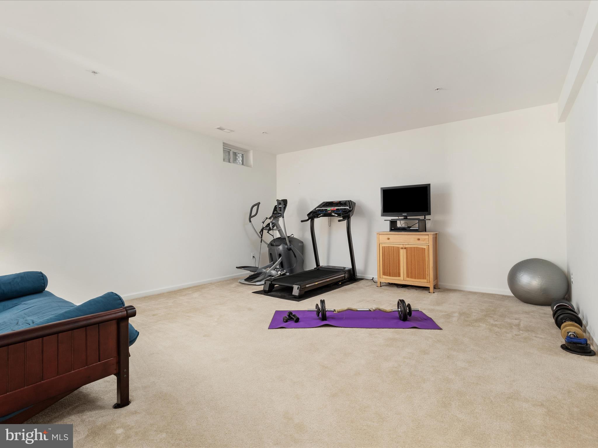 14353 Northbrook Lane Gainesville, VA 20155 - Photo 32 of 63 a living room with furniture and gym equipment