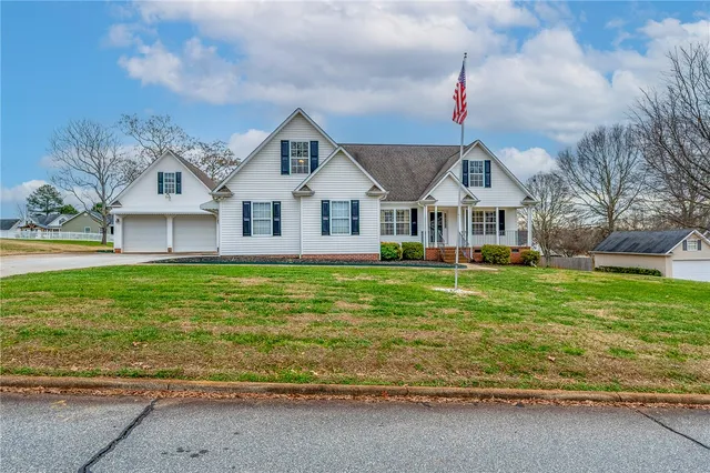 $525,000 | 7 Brook Laurel Lane, Taylors, SC 29687