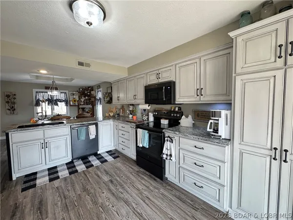 $320,000 | 28051 Hwy J, Gravois Mills, MO 65037