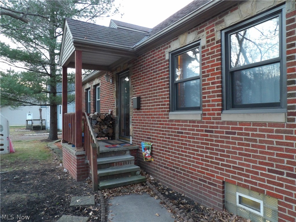 40 Sprague Road Berea, OH 44017 - Photo 4 of 35 Doesn't the Brick look nice? This is the Front Porch.