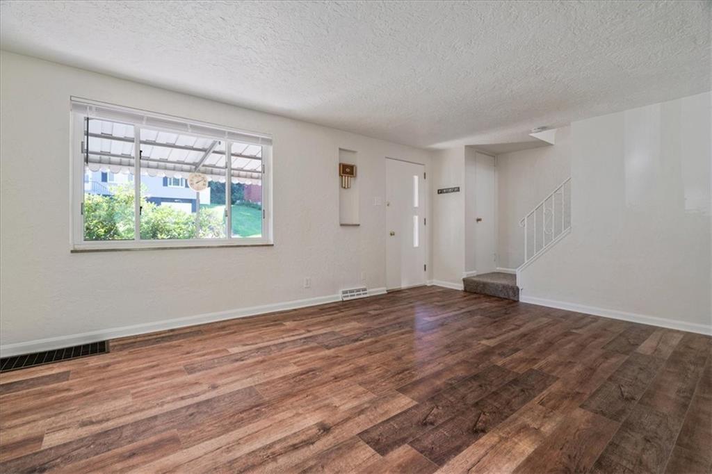 955 Roland Road Pittsburgh, PA 15221 - Photo 3 of 25 Gallery Image 3