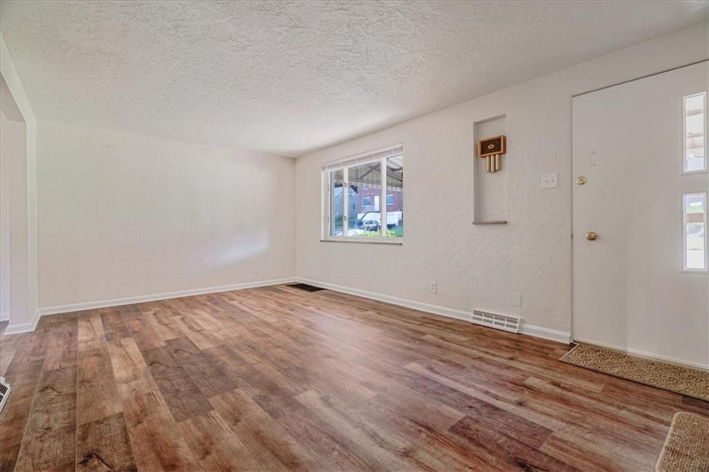 955 Roland Road Pittsburgh, PA 15221 - Photo 4 of 25 Gallery Image 4