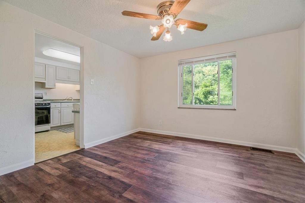955 Roland Road Pittsburgh, PA 15221 - Photo 6 of 25 Gallery Image 6