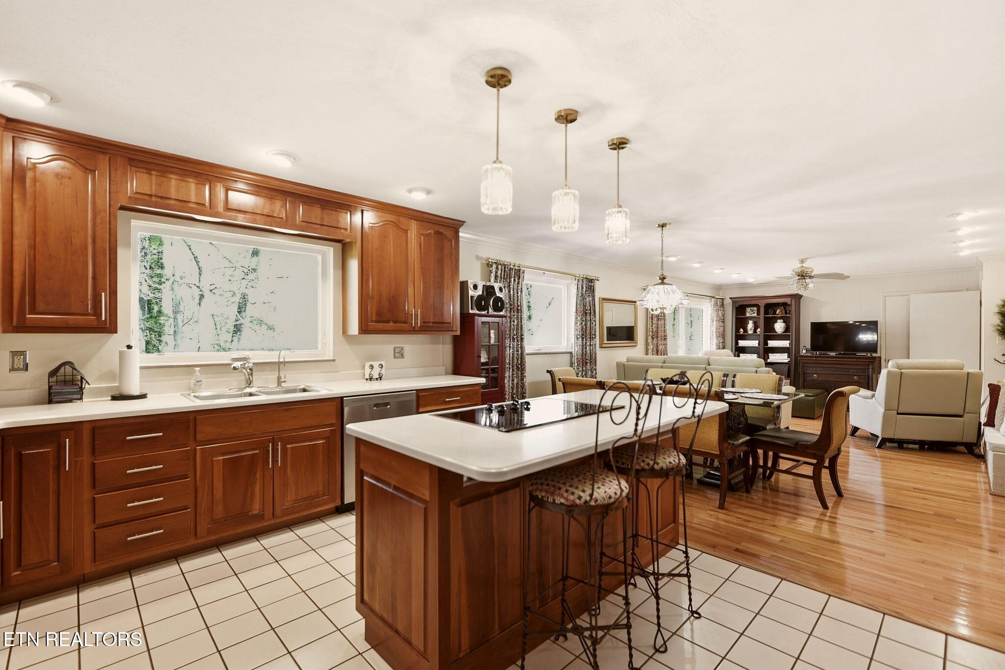 116 Caldwell Drive Oak Ridge, TN 37830 - Photo 11 of 50 Beautiful kitchen