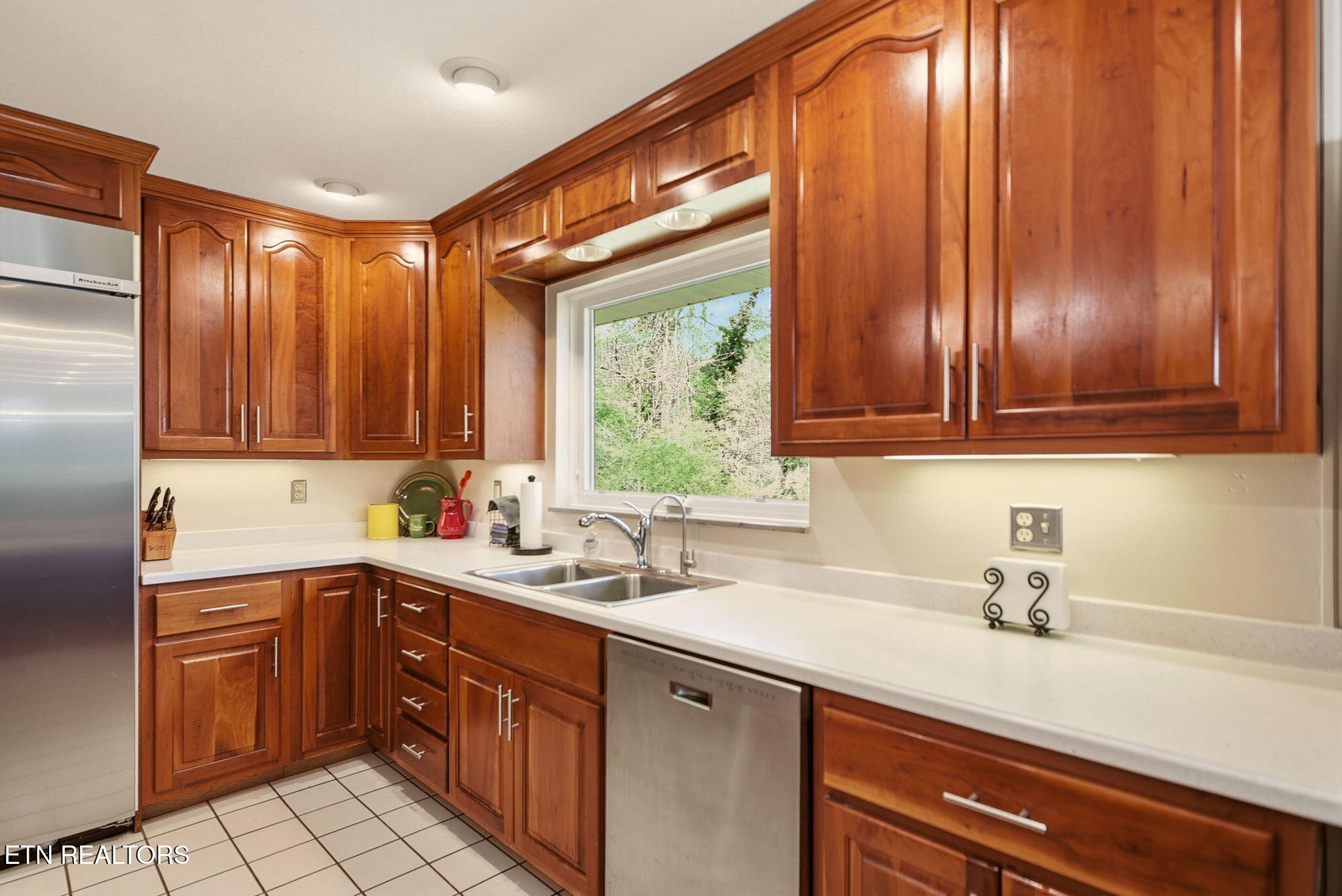 116 Caldwell Drive Oak Ridge, TN 37830 - Photo 12 of 50 Cherry cabinets
