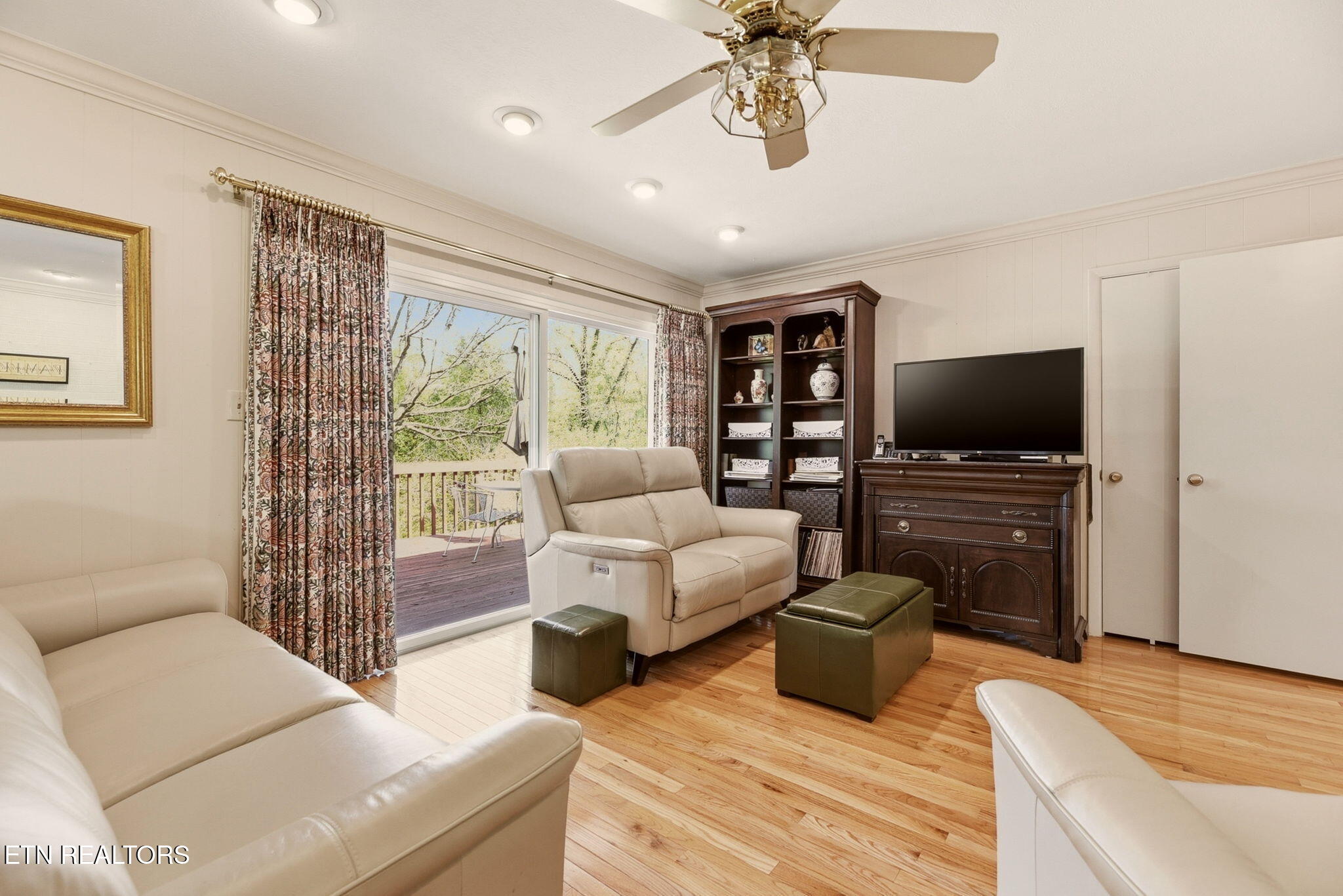 116 Caldwell Drive Oak Ridge, TN 37830 - Photo 17 of 50 Open kitchen/den