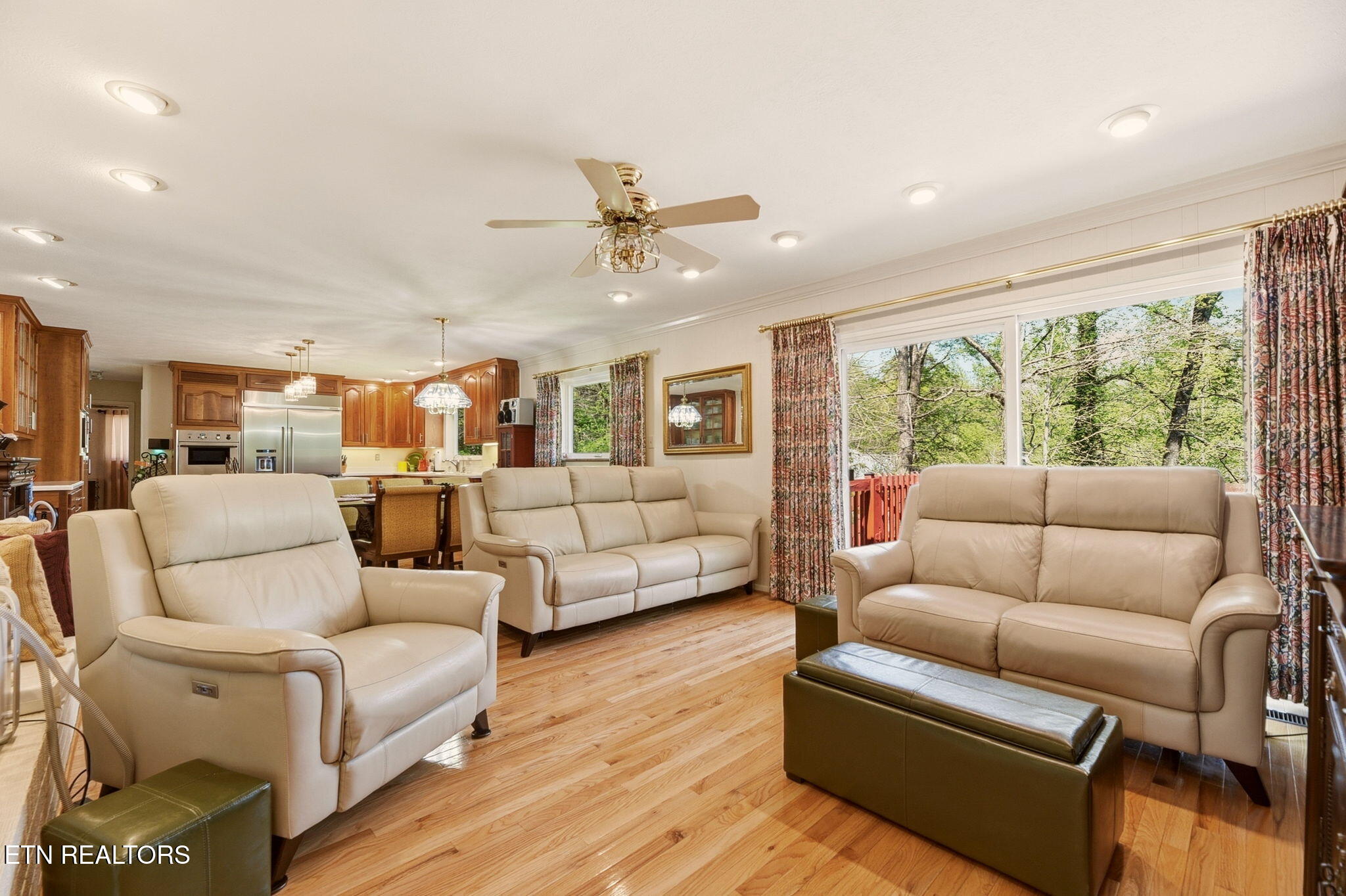 116 Caldwell Drive Oak Ridge, TN 37830 - Photo 18 of 50 Den and deck