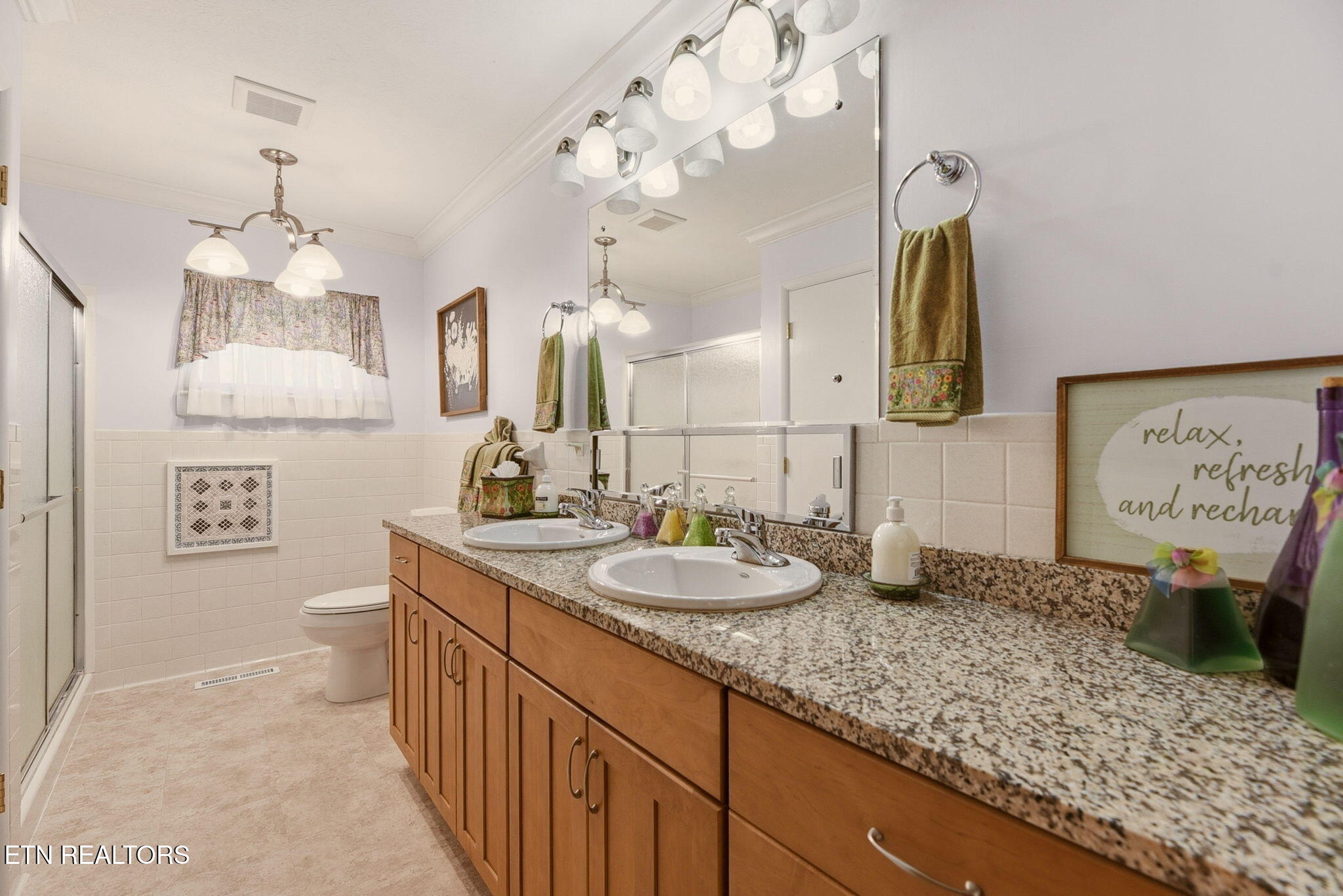 116 Caldwell Drive Oak Ridge, TN 37830 - Photo 27 of 50 Guest bath on main