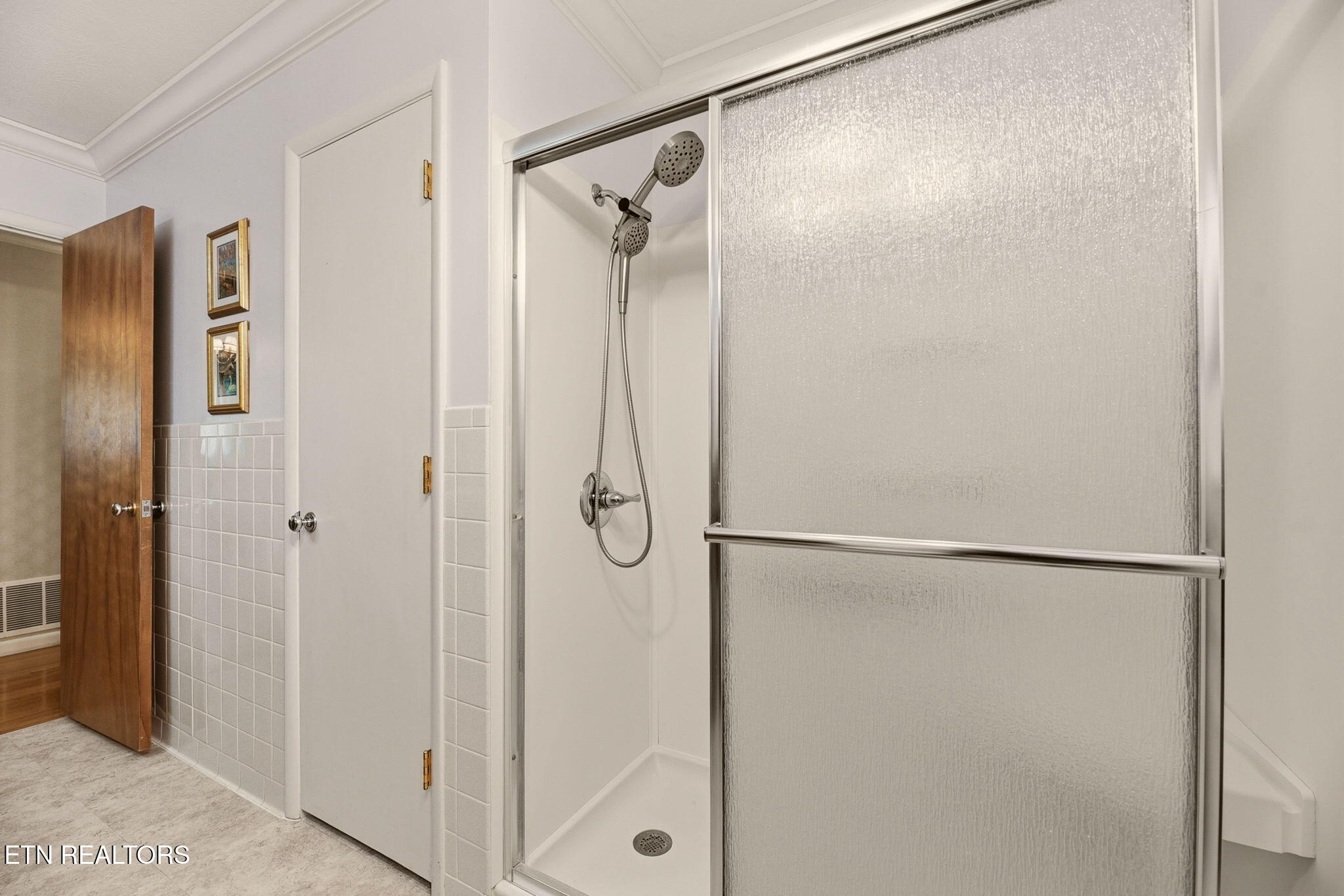 116 Caldwell Drive Oak Ridge, TN 37830 - Photo 28 of 50 Guest bath w/ walk in shower