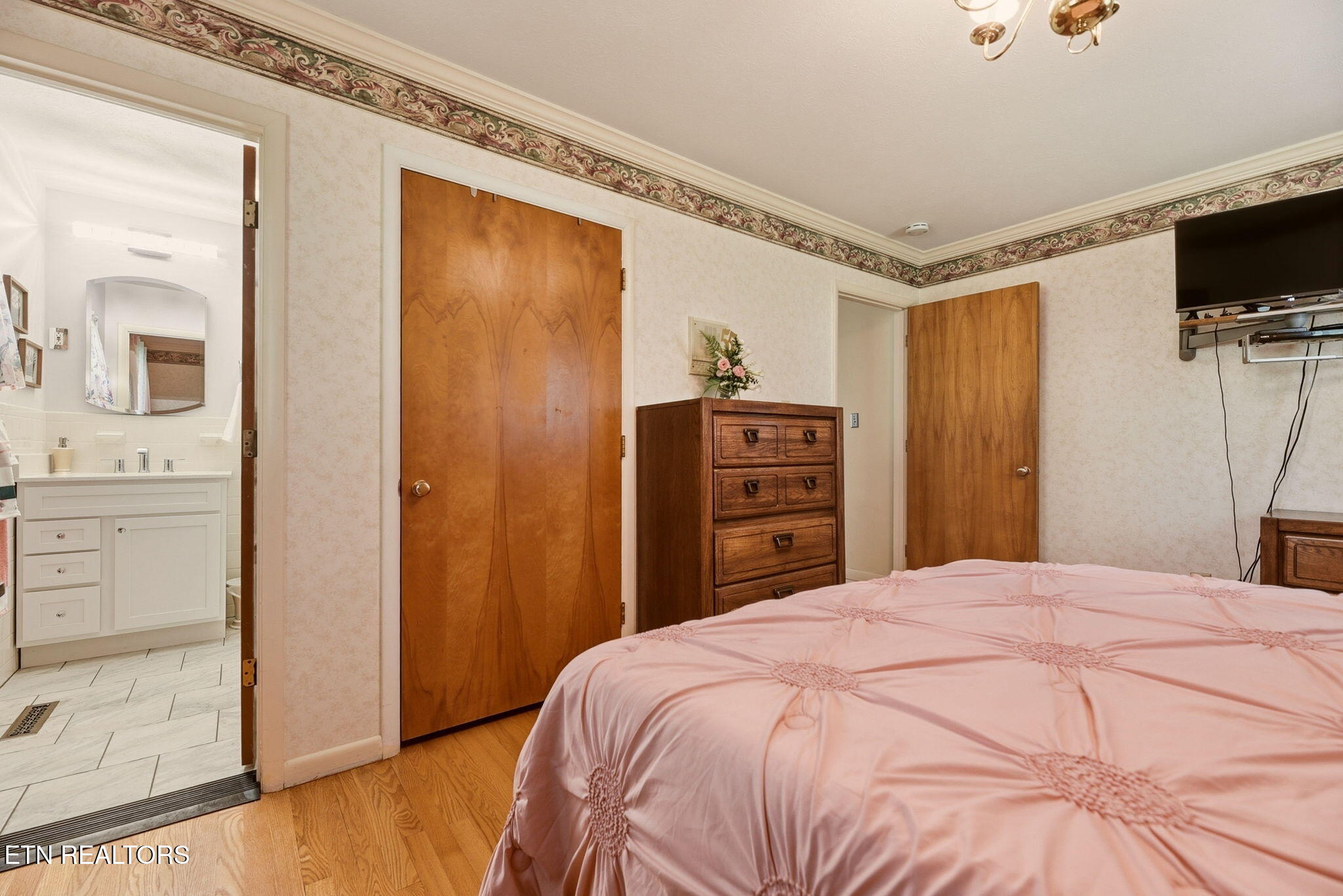 116 Caldwell Drive Oak Ridge, TN 37830 - Photo 32 of 50 Primary suite 2 on main