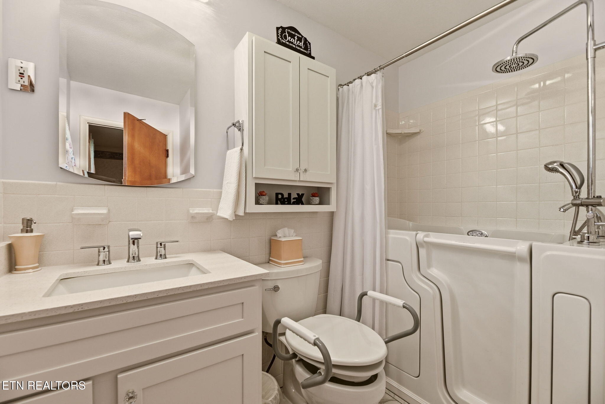 116 Caldwell Drive Oak Ridge, TN 37830 - Photo 33 of 50 Primary bath 2 on main