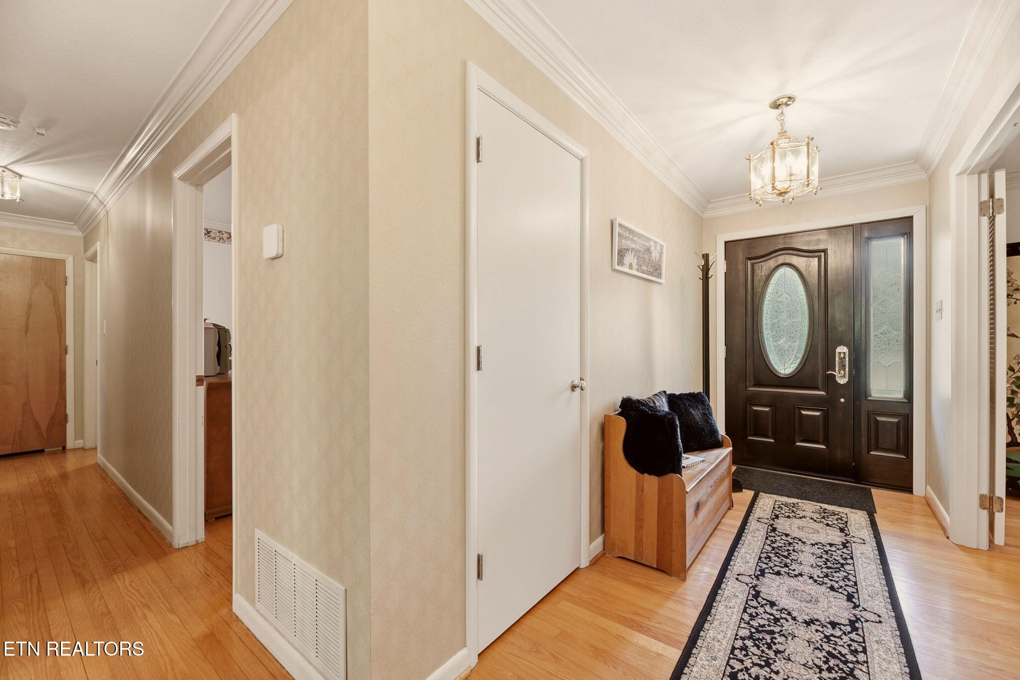 116 Caldwell Drive Oak Ridge, TN 37830 - Photo 5 of 50 Entryway