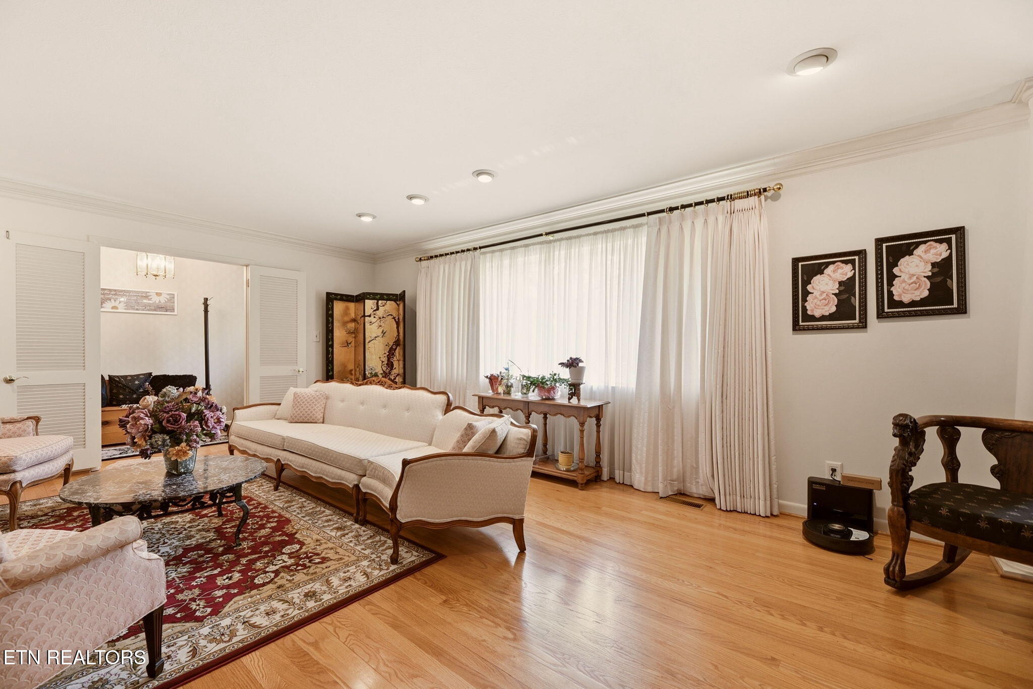 116 Caldwell Drive Oak Ridge, TN 37830 - Photo 8 of 50 Living room