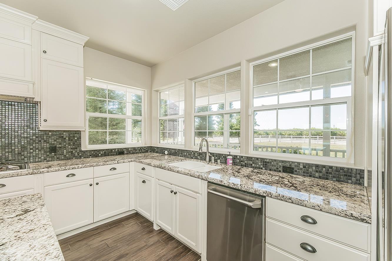 4350 Navelencia Avenue Reedley, CA 93654 - Photo 19 of 71