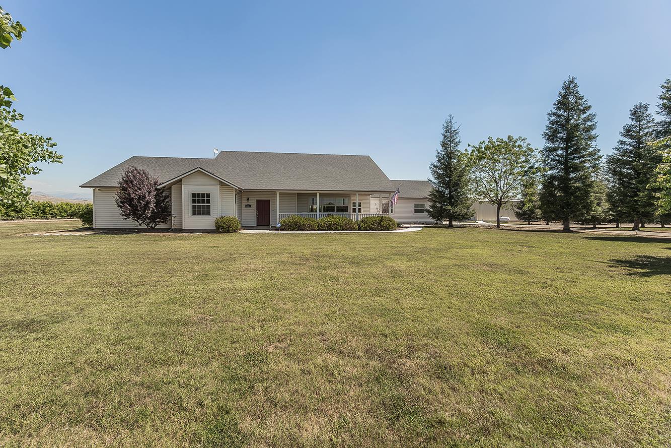 4350 Navelencia Avenue Reedley, CA 93654 - Photo 5 of 71