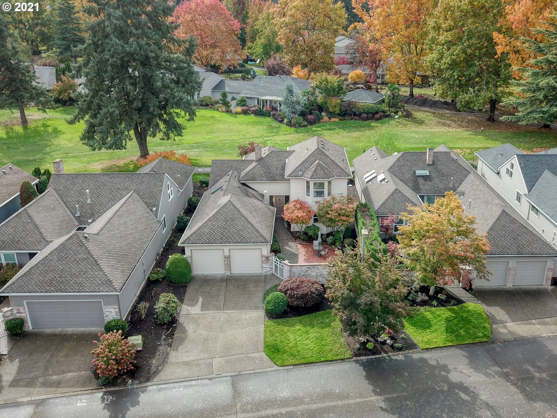 7480 Southwest Lakeside Loop Wilsonville, OR 97070 - Photo 2 of 32 Gallery Image 2