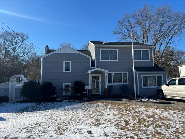 $775,000 | 132 Gladstone Avenue, West Islip, NY 11795