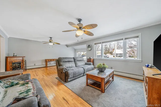 $775,000 | 132 Gladstone Avenue, West Islip, NY 11795