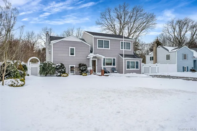 $775,000 | 132 Gladstone Avenue, West Islip, NY 11795