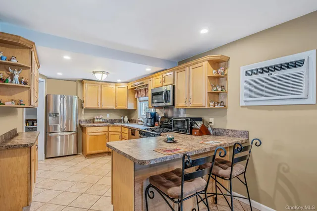 $775,000 | 132 Gladstone Avenue, West Islip, NY 11795