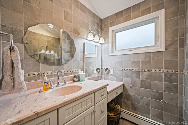 $775,000 | 132 Gladstone Avenue, West Islip, NY 11795