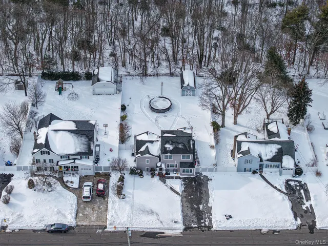 $775,000 | 132 Gladstone Avenue, West Islip, NY 11795