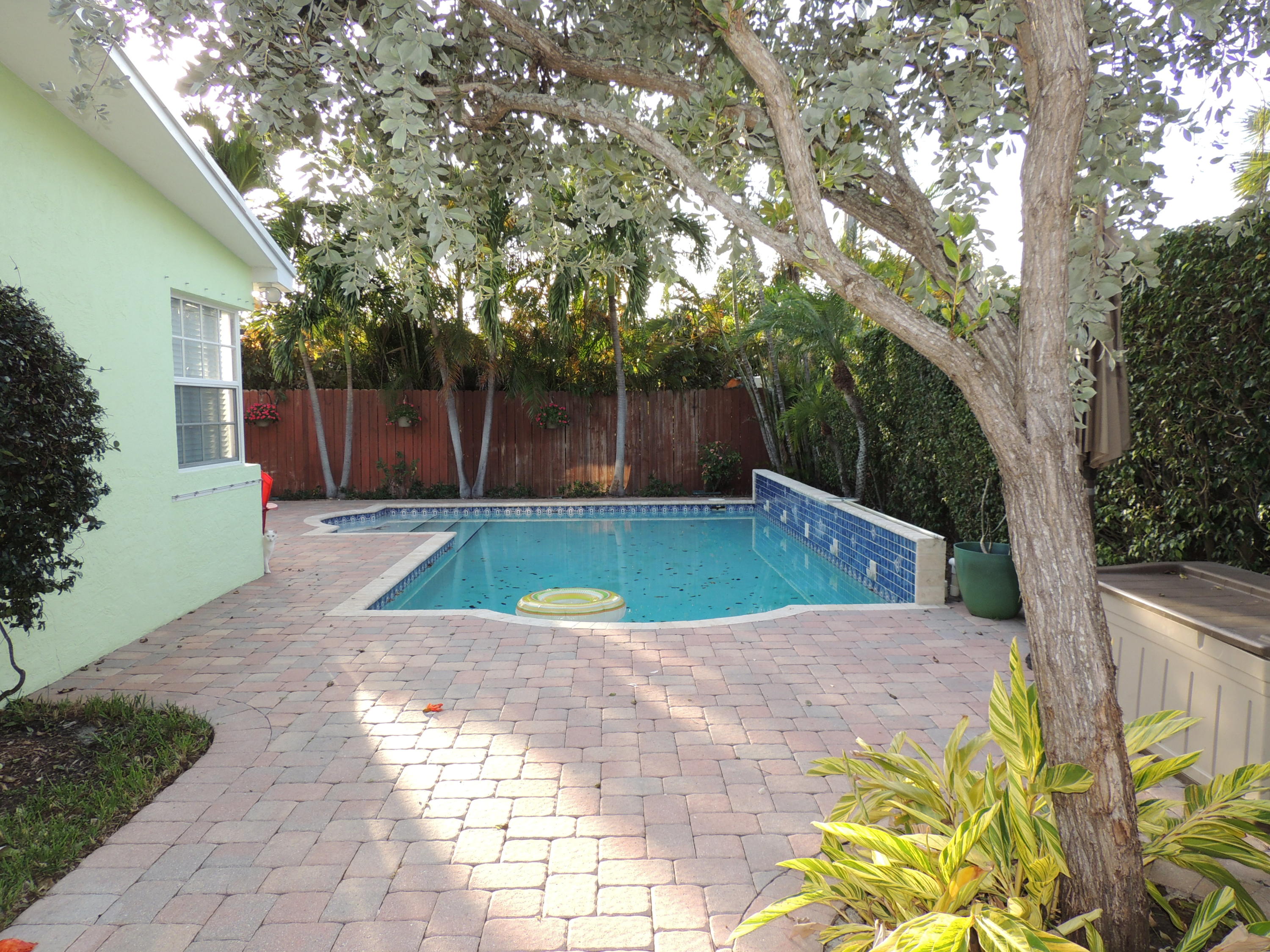 351 Colonial Road West Palm Beach, FL 33405 - Photo 15 of 24 DSCN4168