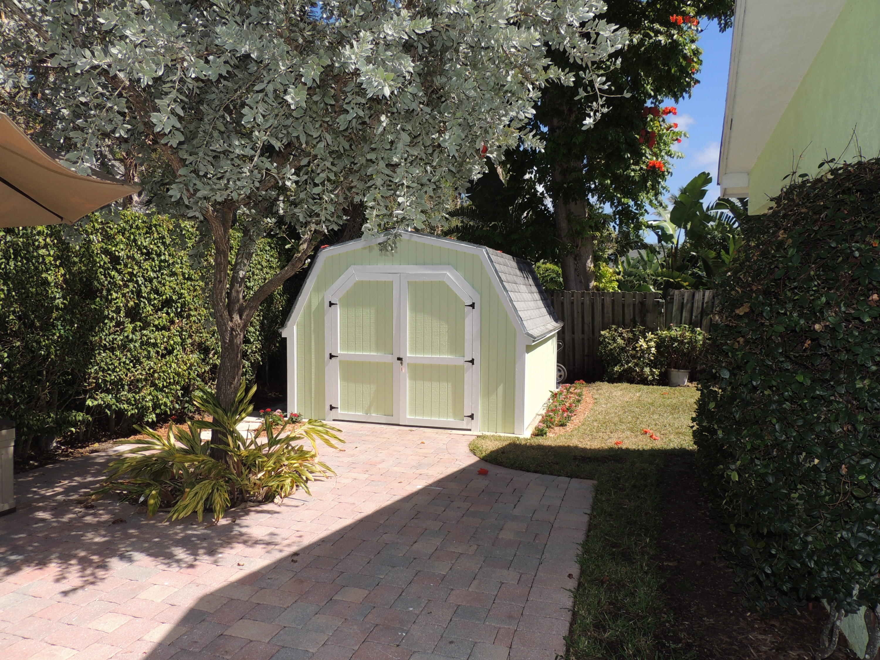 351 Colonial Road West Palm Beach, FL 33405 - Photo 20 of 24 DSCN4215