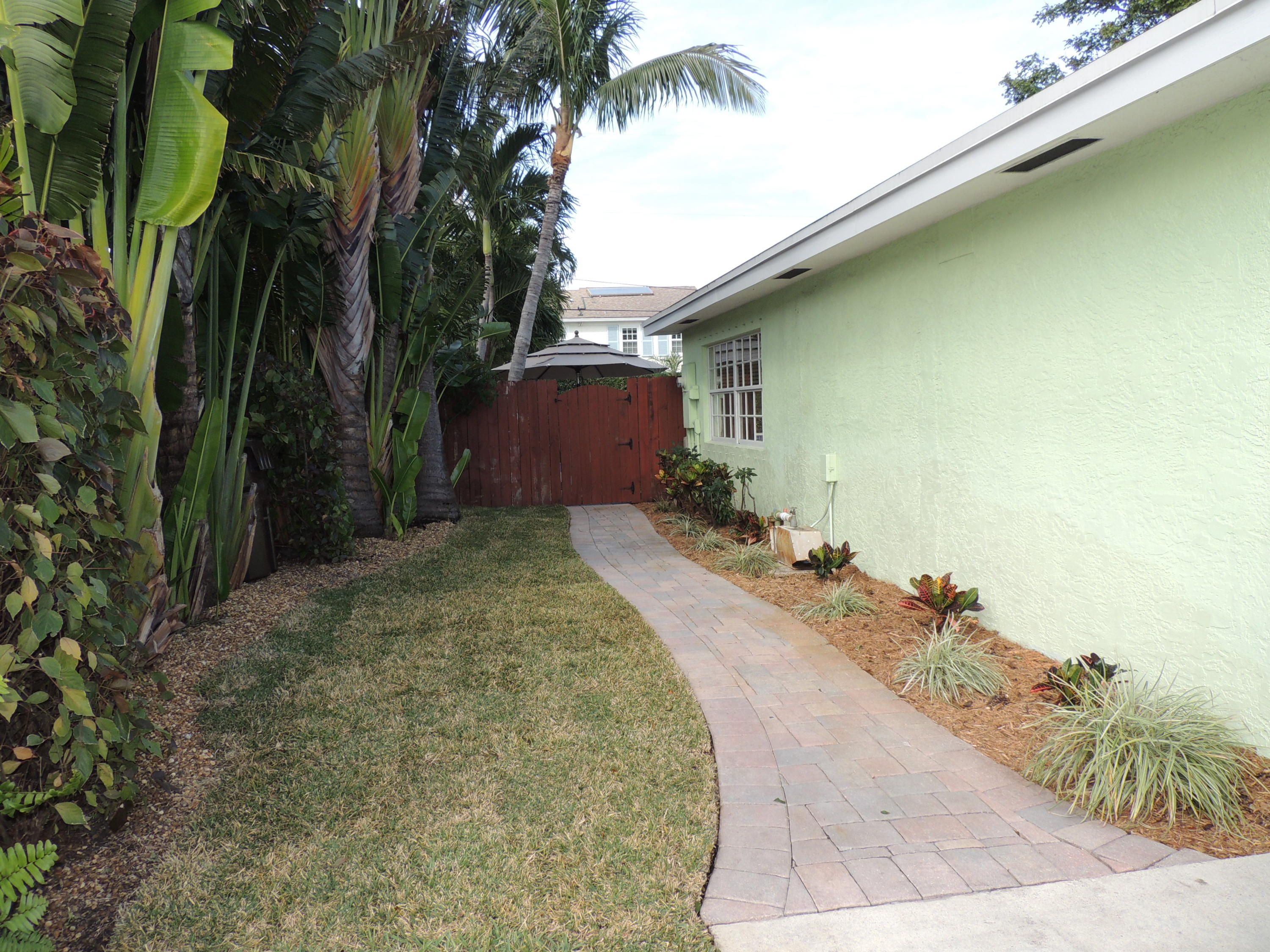 351 Colonial Road West Palm Beach, FL 33405 - Photo 3 of 24 DSCN4153