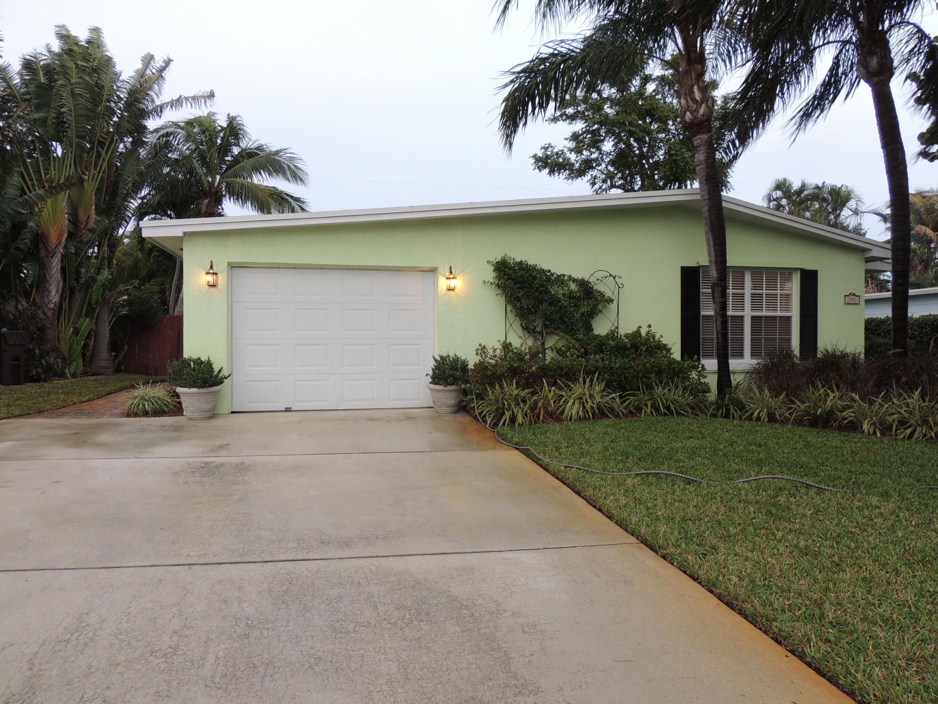 351 Colonial Road West Palm Beach, FL 33405 - Photo 4 of 24 DSCN4120