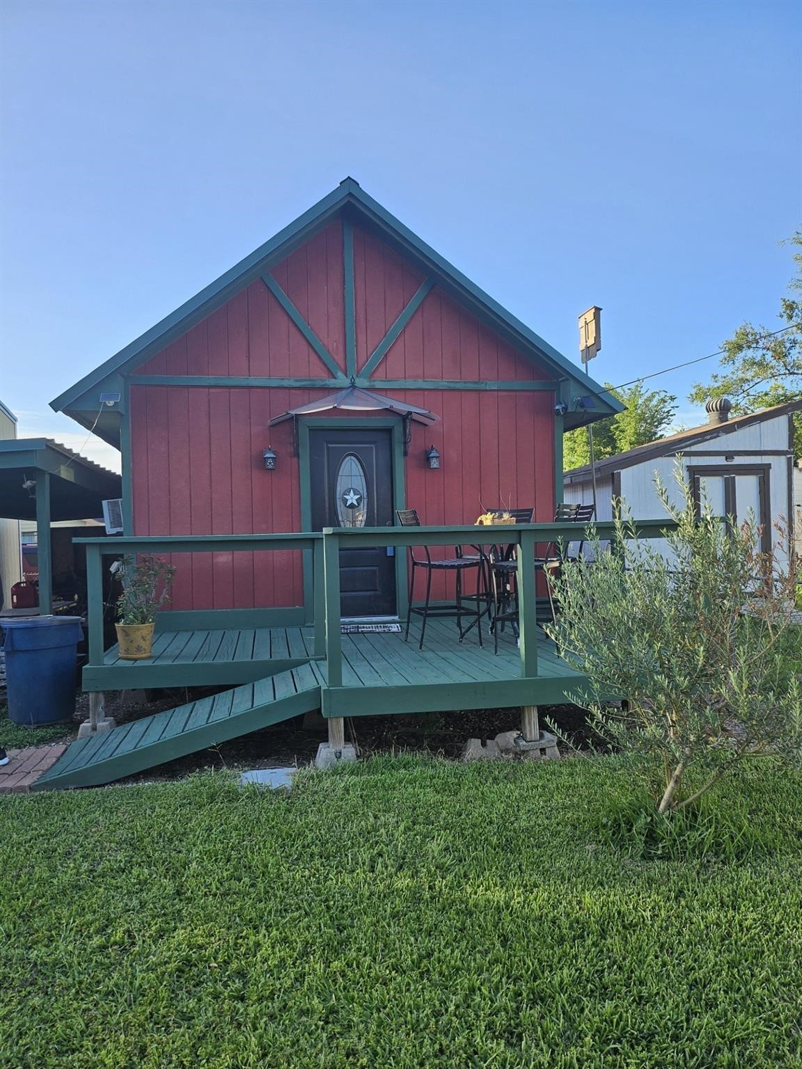 639 Manor Street Houston, TX 77015 - Photo 26 of 31 a front view of a house with a yard
