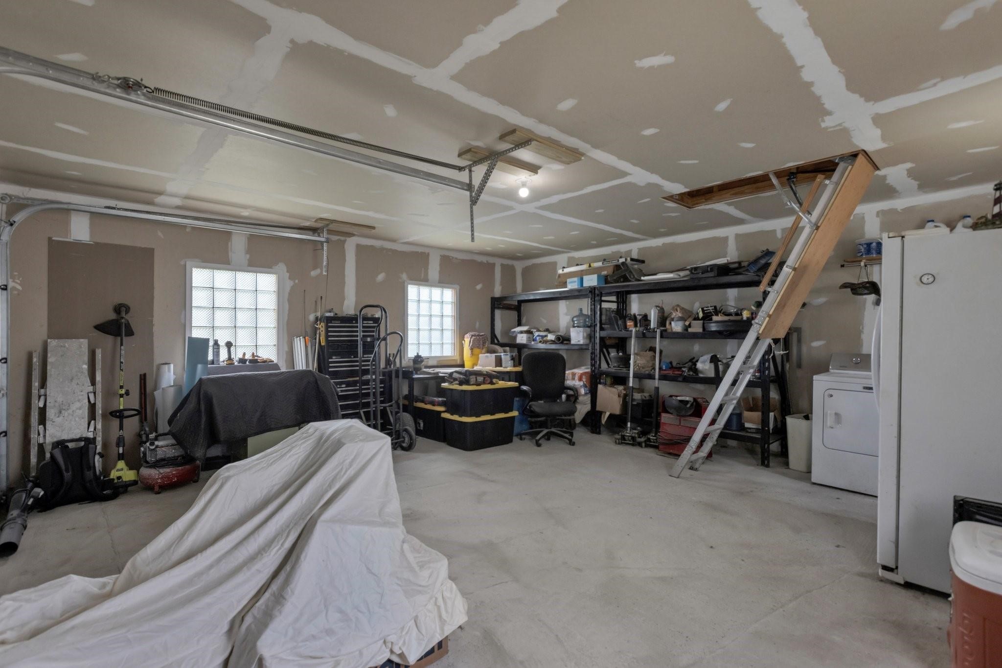 639 Manor Street Houston, TX 77015 - Photo 6 of 31 a view of a room with gym equipment
