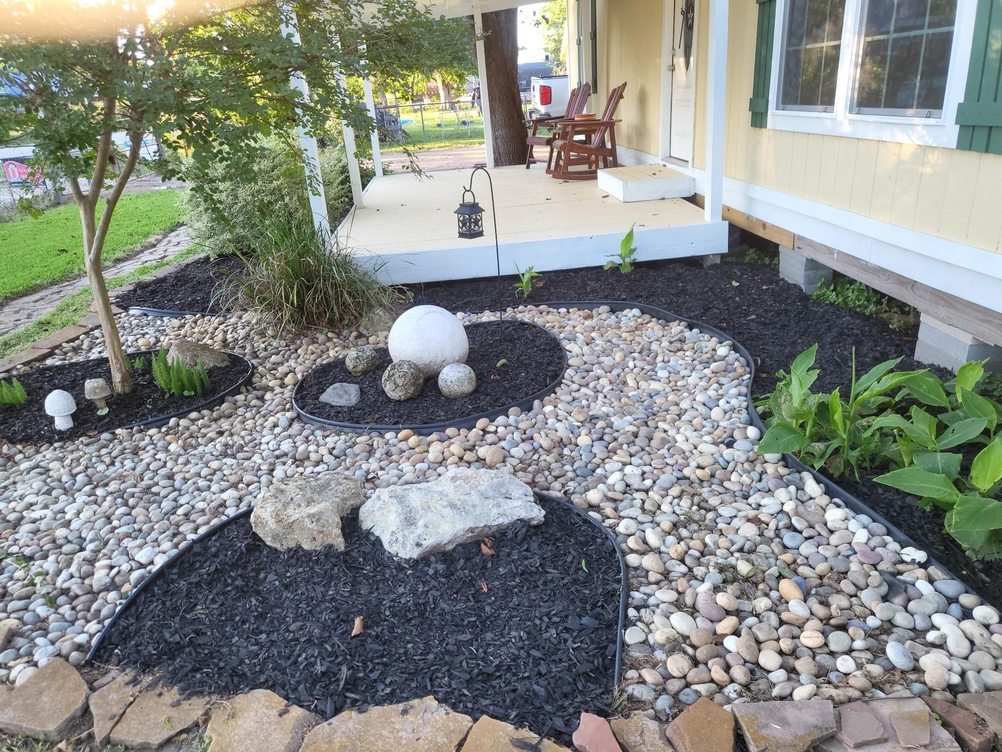 639 Manor Street Houston, TX 77015 - Photo 8 of 31 a view of a backyard of the house