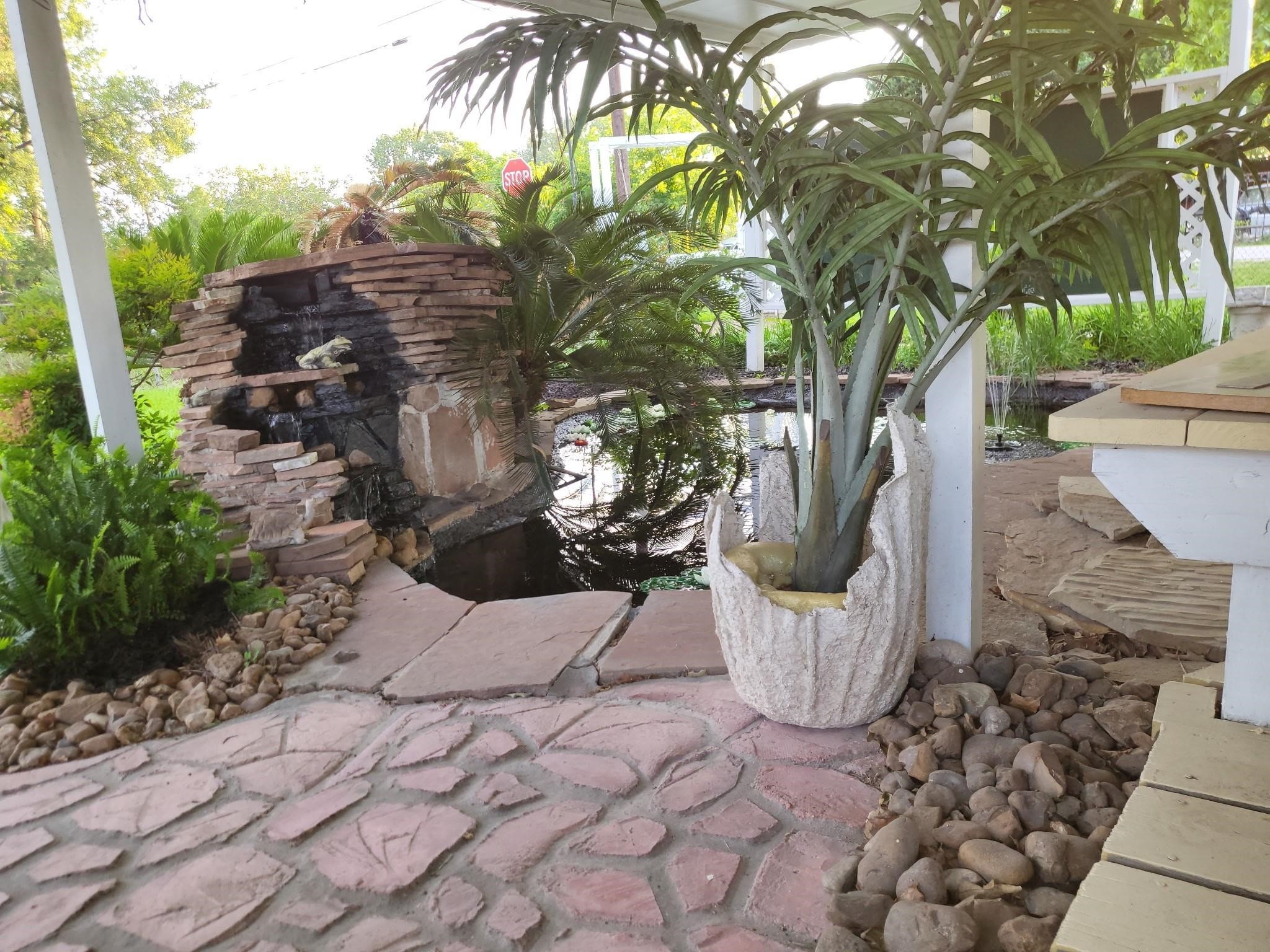 639 Manor Street Houston, TX 77015 - Photo 9 of 31 a view of a two chairs in patio