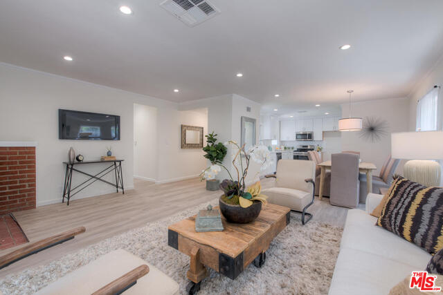 17218 Wyandotte Street Van Nuys, CA 91406 - Photo 4 of 15