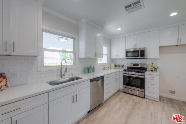 17218 Wyandotte Street Van Nuys, CA 91406 - Photo 6 of 15