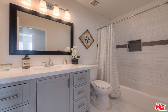 17218 Wyandotte Street Van Nuys, CA 91406 - Photo 7 of 15