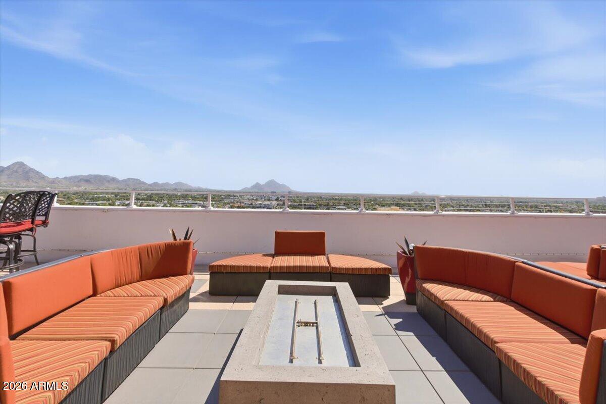 4750 North Central Avenue, Unit B14 Phoenix, AZ 85012 - Photo 37 of 57 a balcony with an outdoor space
