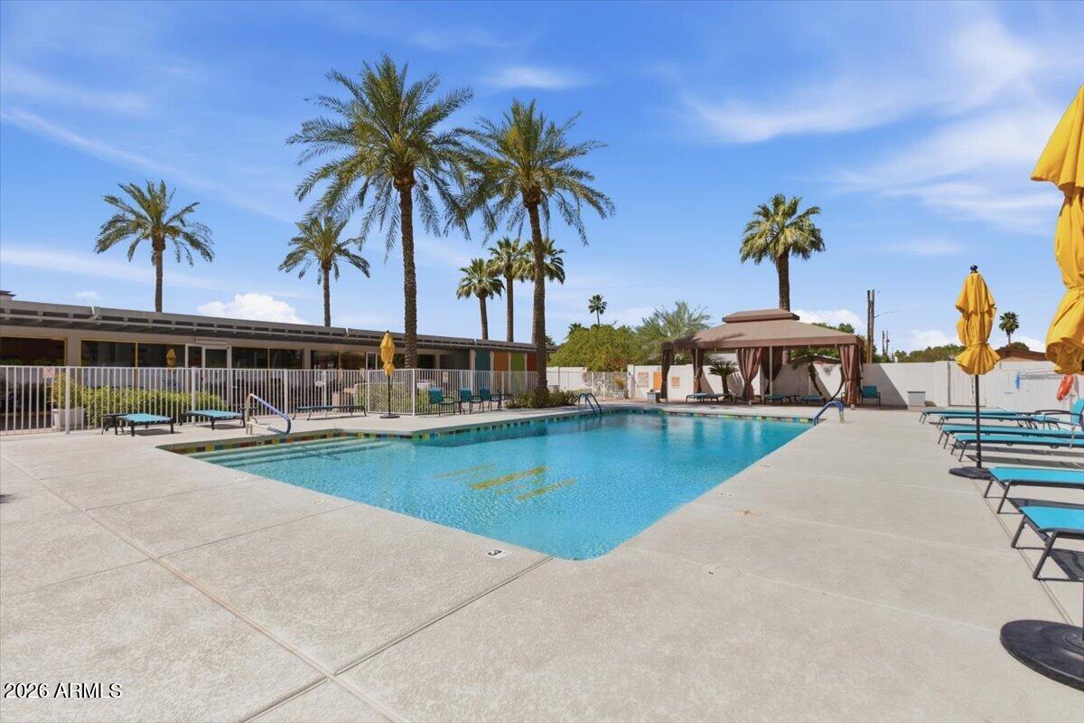 4750 North Central Avenue, Unit B14 Phoenix, AZ 85012 - Photo 43 of 57 a view of a swimming pool with a table and chairs