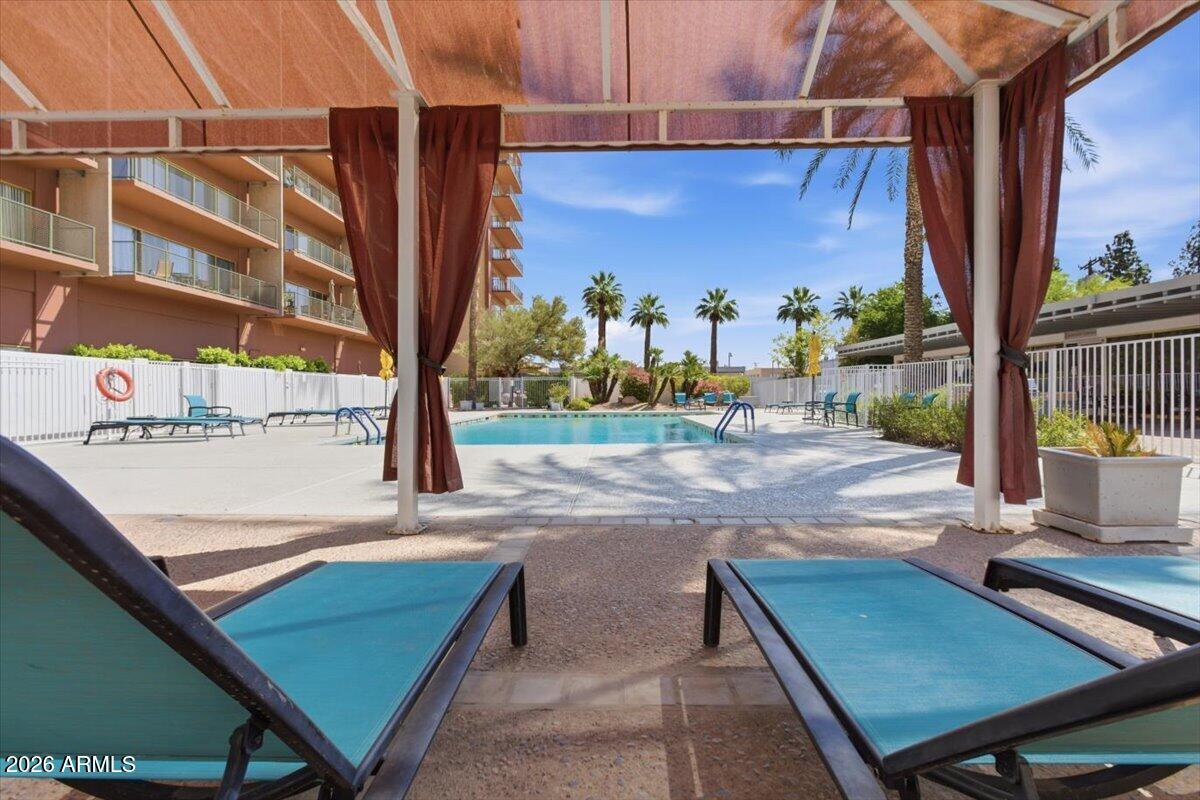 4750 North Central Avenue, Unit B14 Phoenix, AZ 85012 - Photo 46 of 57 a view of a patio with a table and chairs